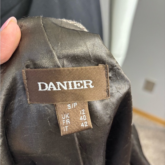 Elegant Gray Danier Jacket, size S - Picture 6 of 6